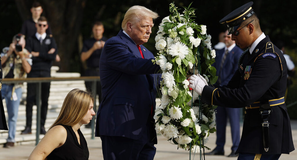 Donald Trump lays wreath at Arlington National Cemetery