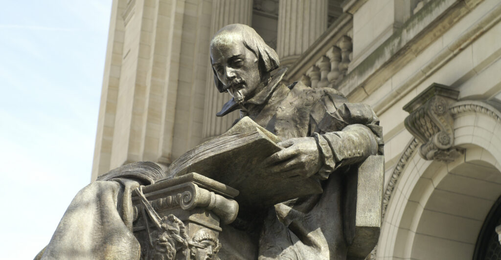 A statue of William Shakespeare