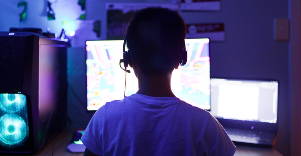 A young student uses artificial intelligence on a computer for learning purposes.