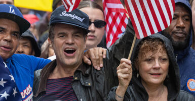 Actors Mark Ruffalo and Susan Sarandon take part in an 2025 anti-Trump protest.